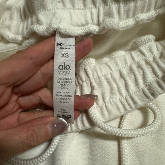 ALO SIZE XS CREAM RIP PANTS - Picture 4 of 5